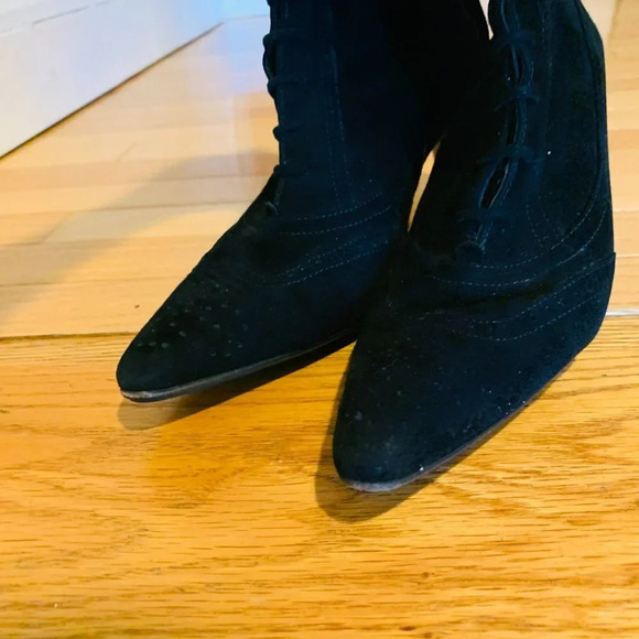 MANOLO BLAHNIK Black Suede Low Heel Boots EUR 39.5 $1695 - Picture 12 of 16